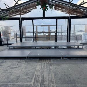 Podium 6x4 in 2 lagen met railing