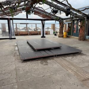 Podium 4x6 met midde verhoging